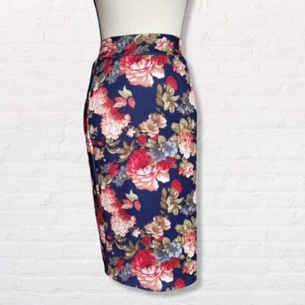 Gilli Boutique Floral Pattern Pencil Skirt Elastic Waist Band Size Small